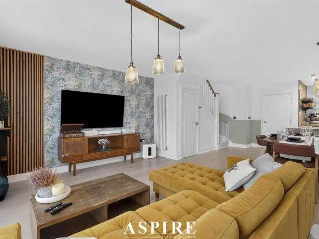 7 bed house for sale