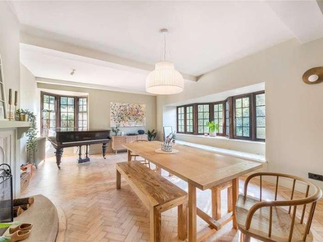 7 bed house for sale