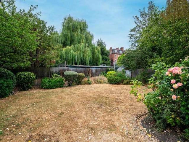 7 bed house for sale