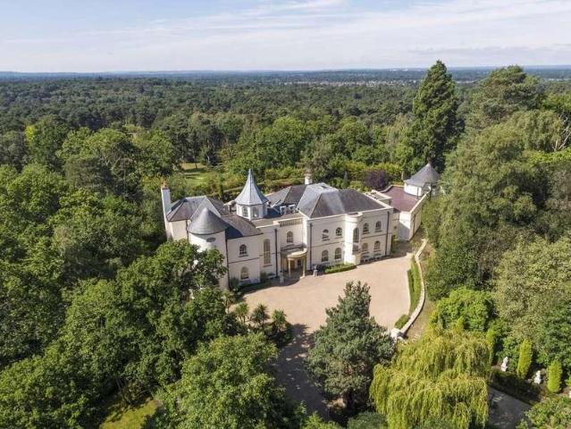 7 bed house for sale