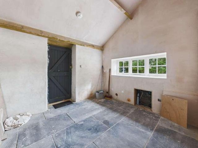 7 bed house for sale