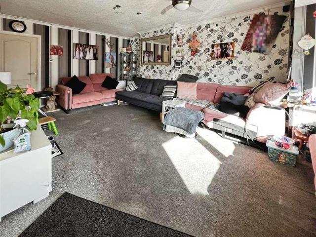7 bed house for sale