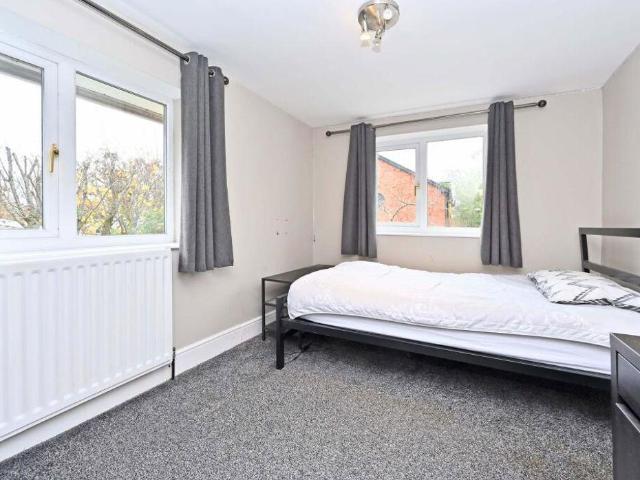 7 bed house for sale