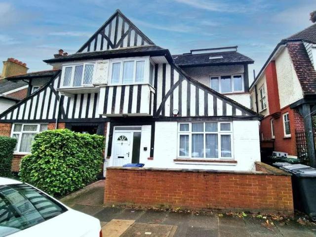 7 bed house for sale