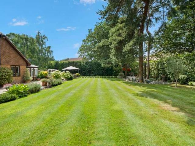 7 bed house for sale