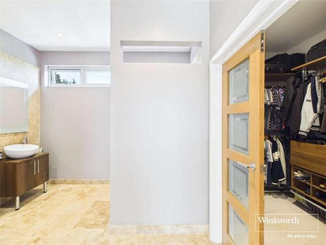 7 bed house for sale