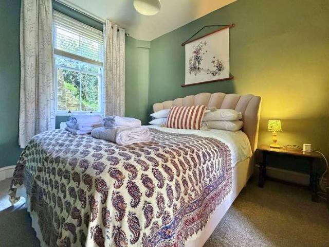 7 bed house for sale