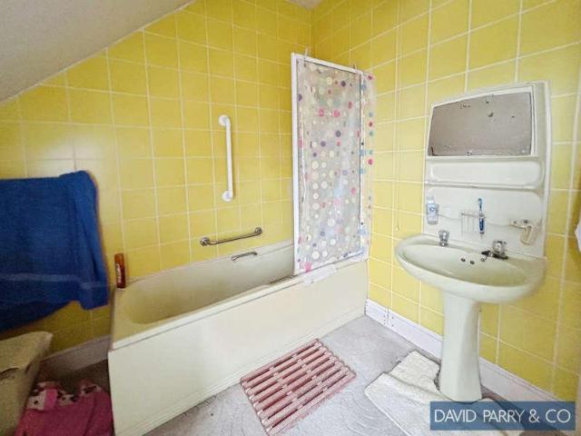 7 bed house for sale