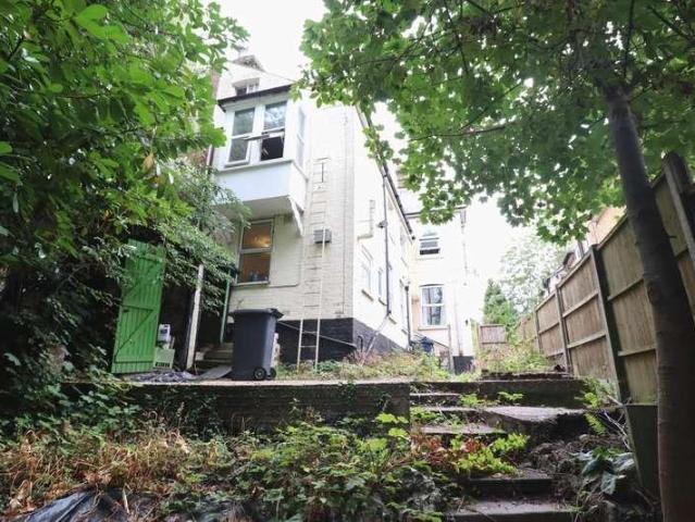 7 bed house for sale