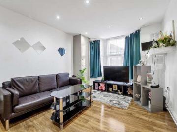 7 bed house for sale