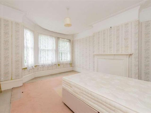 7 bed house for sale