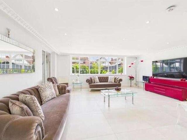 7 bed house for sale