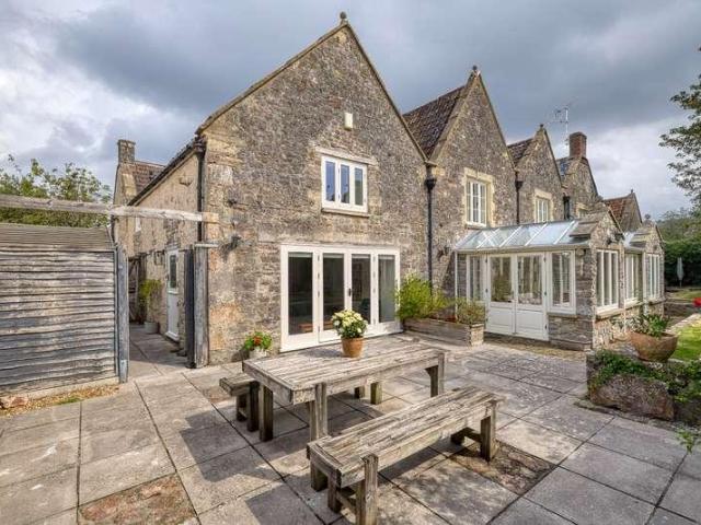 7 bed house for sale