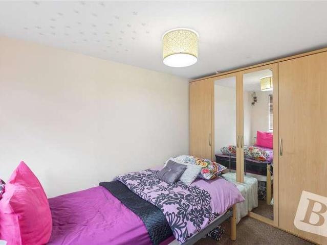 7 bed house for sale