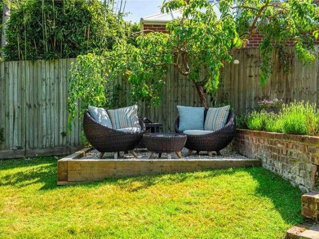7 bed house for sale