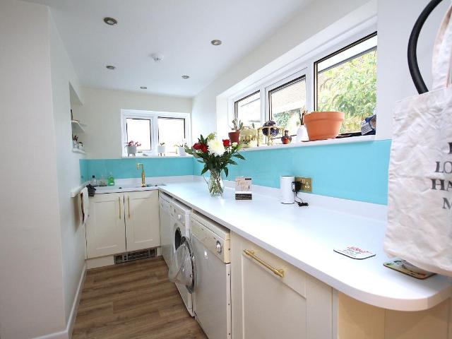 7 bed house for sale