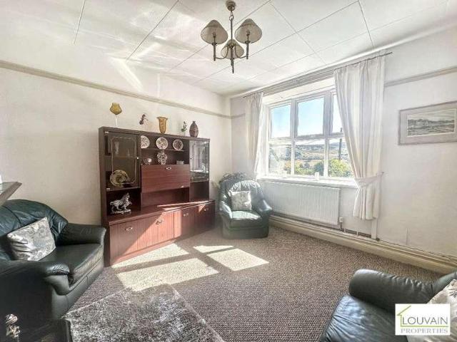 7 bed house for sale