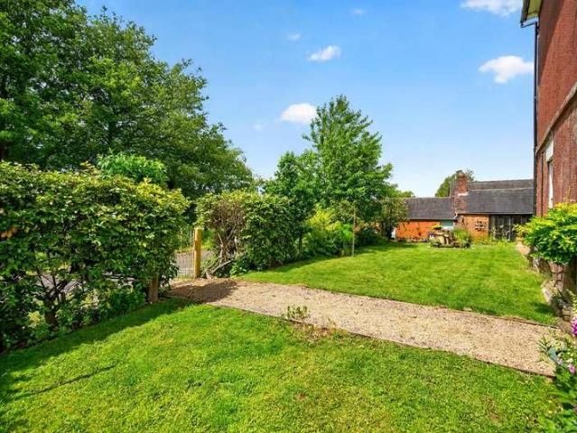 7 bed house for sale