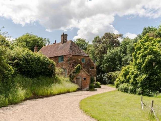 7 bed house for sale