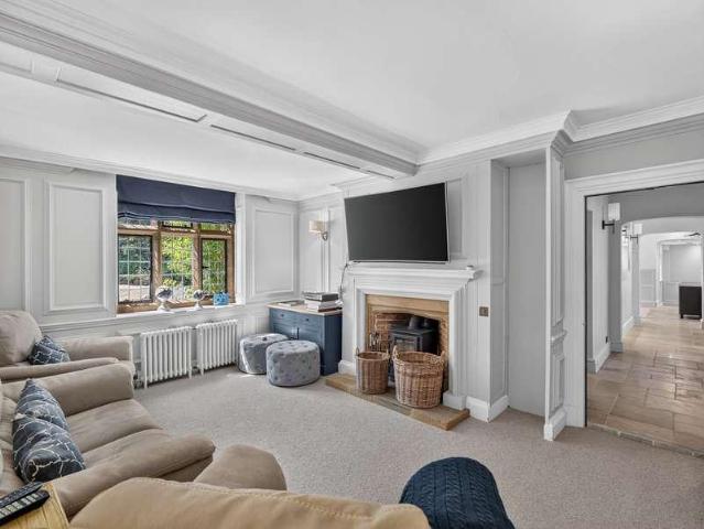7 bed house for sale