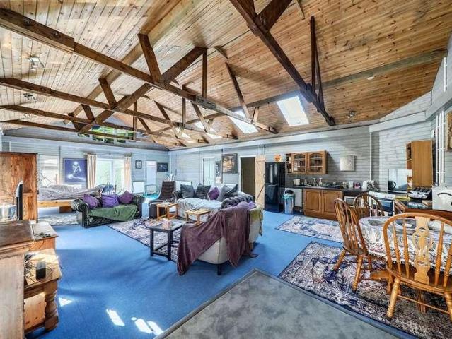 7 bed house for sale