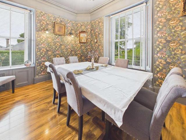 7 bed house for sale