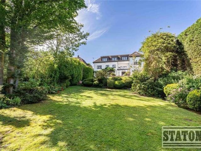 7 bed house for sale