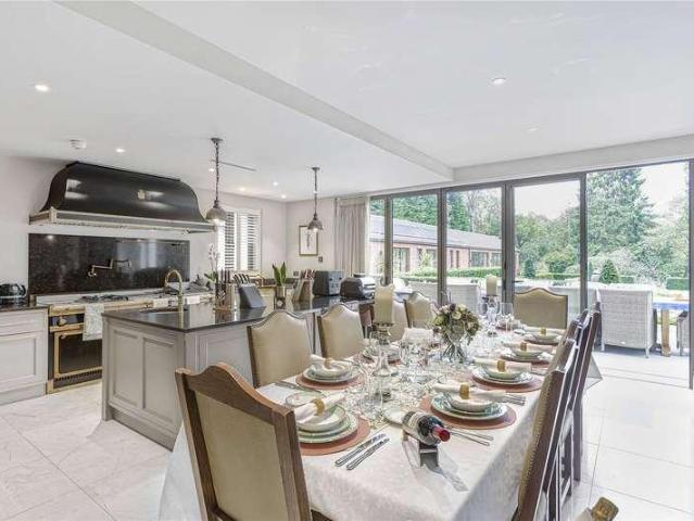 7 bed house for sale