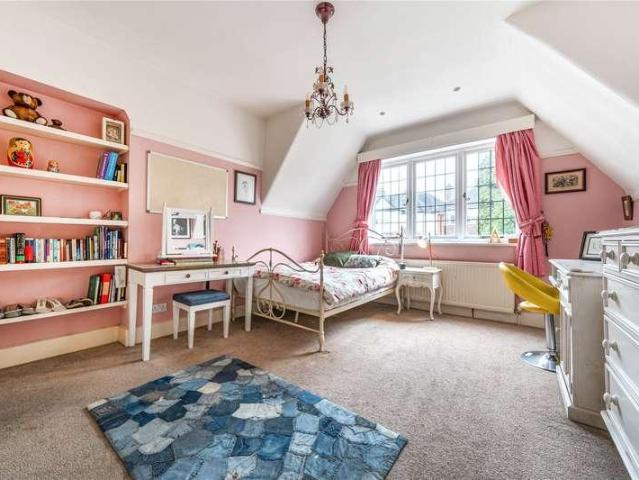 7 bed house for sale