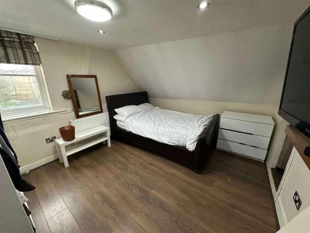 7 bed house for sale