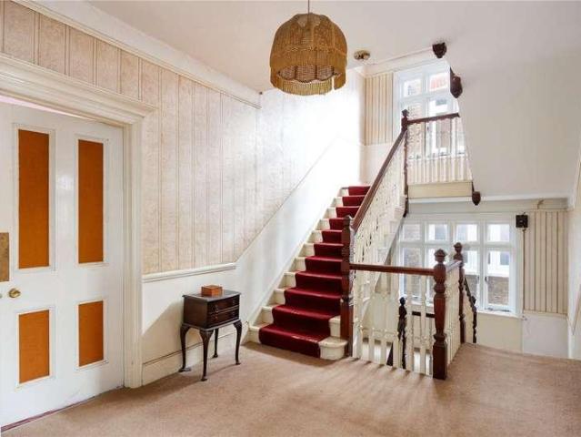 7 bed house for sale