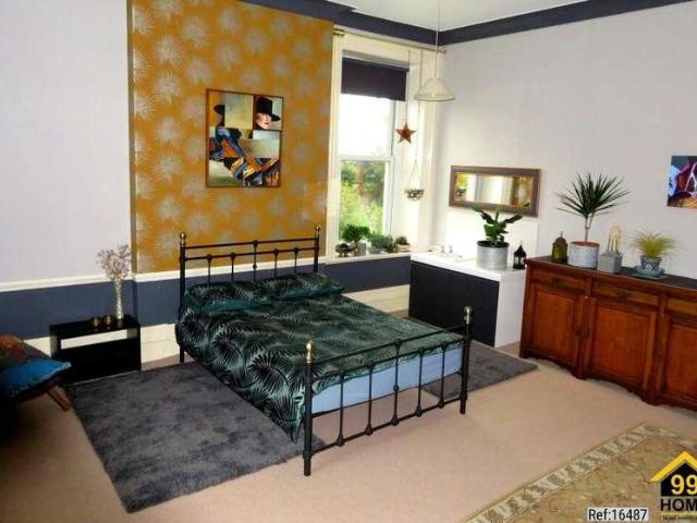 7 bed house for sale