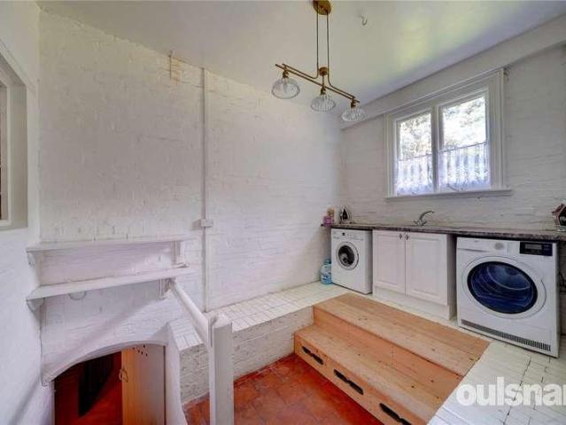 7 bed house for sale