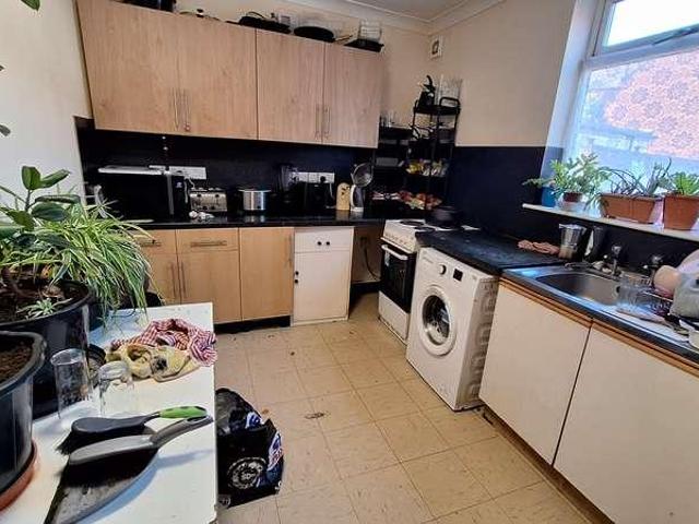7 bed house for sale