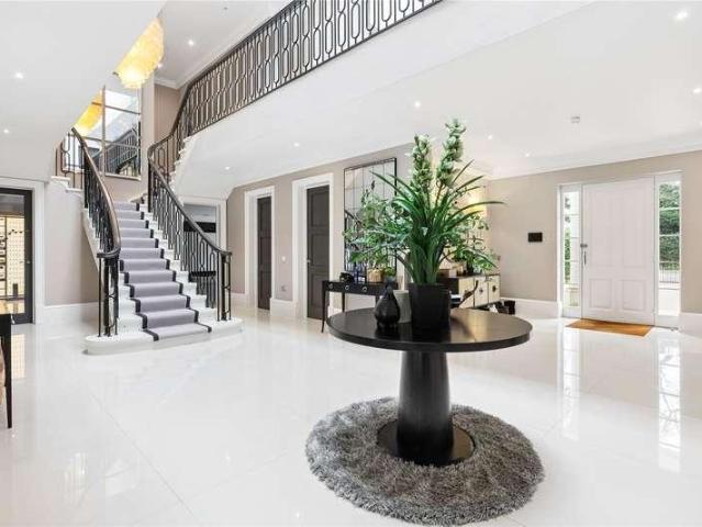 7 bed house for sale
