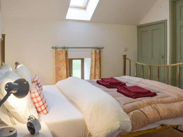 7 bed house for sale