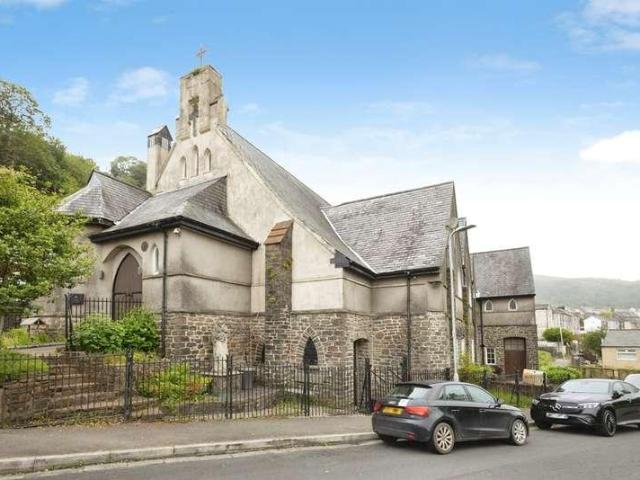 7 bed house for sale