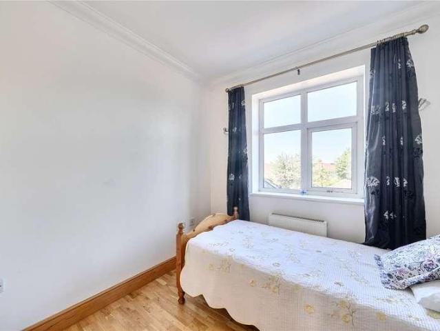 7 bed house for sale