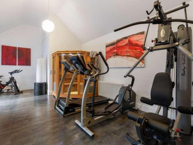 7 bed house for sale