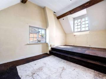 7 bed house for sale