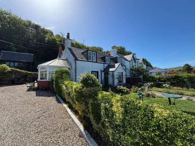 7 bed house for sale
