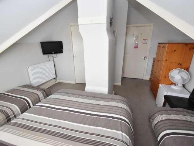 7 bed house for sale