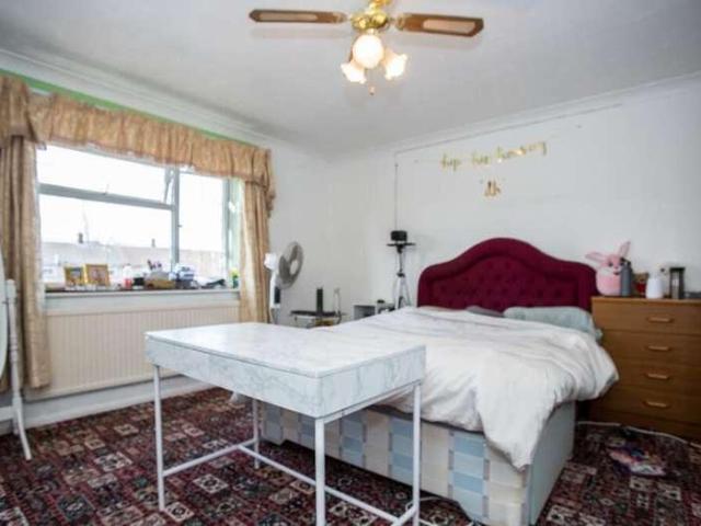 7 bed house for sale