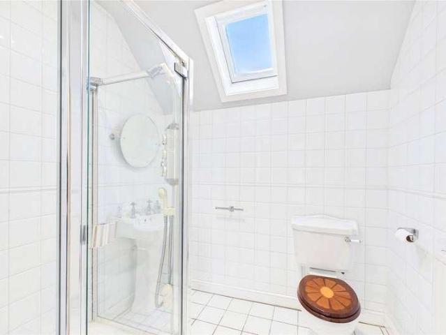 7 bed house for sale