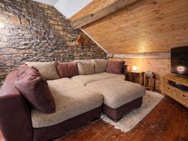 7 bed house for sale