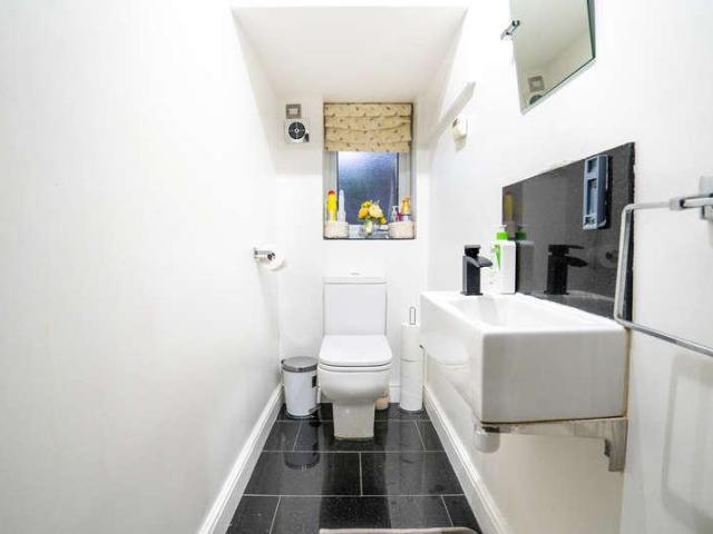 7 bed house for sale