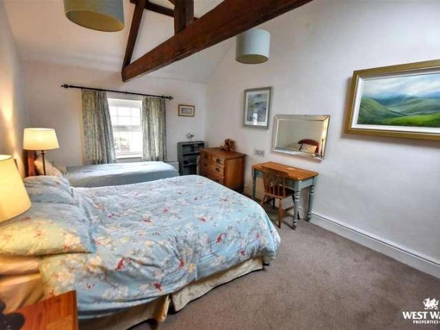 7 bed house for sale