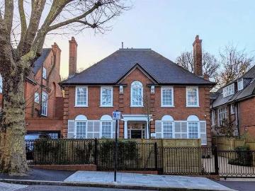 7 bed house for sale