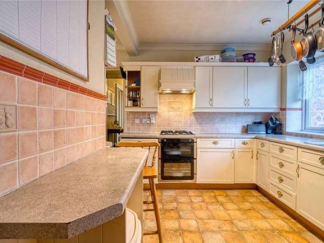 7 bed house for sale