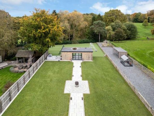 7 bed house for sale